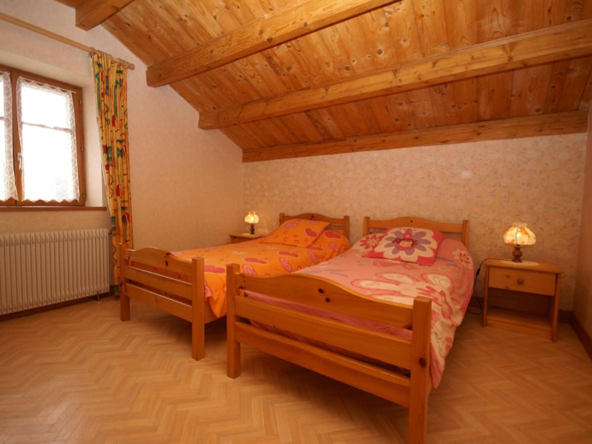 Spacious Holiday Home Near The Forest Esmoulieres Esterno foto